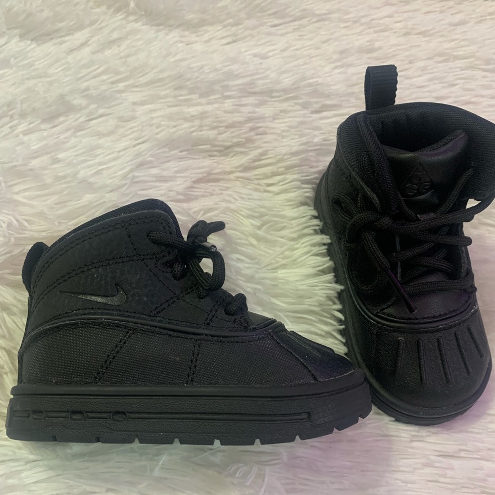 Nike boys toddler boots